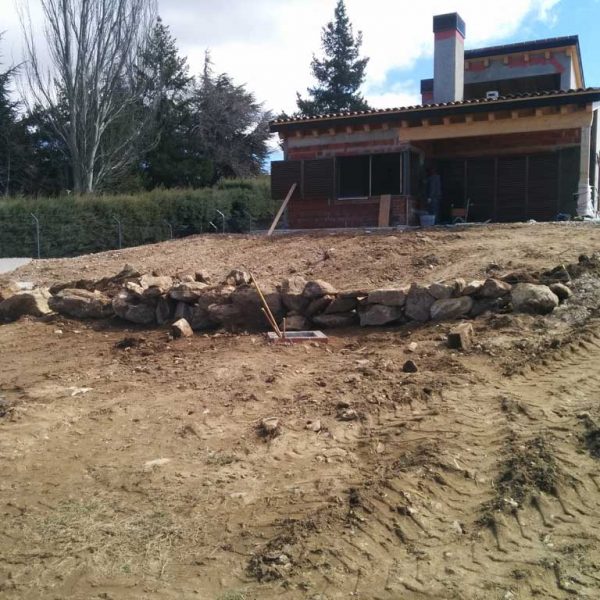 Jardines | Ajardinar | Poda | Jardineria | Diseño jardín | Desbrozar | Sistema Riego | Césped | Césped artificial | Mantenimiento jardín | Tala | Construcción jardines | Palmeras | Setos | Jardín ecológico | Jardín sostenible | Jardín vertical | Toledo | Madrid | Ciudad Real