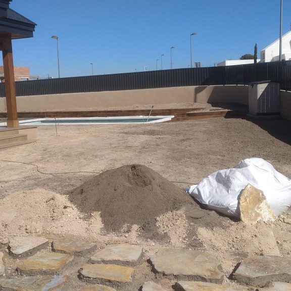 Jardines | Ajardinar | Poda | Jardineria | Diseño jardín | Desbrozar | Sistema Riego | Césped | Césped artificial | Mantenimiento jardín | Tala | Construcción jardines | Palmeras | Setos | Jardín ecológico | Jardín sostenible | Jardín vertical | Toledo | Madrid | Ciudad Real