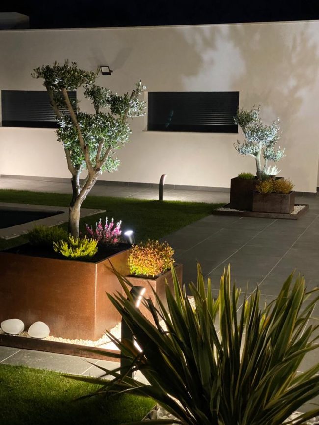 Jardines | Ajardinar | Poda | Jardineria | Diseño jardín | Desbrozar | Sistema Riego | Césped | Césped artificial | Mantenimiento jardín | Tala | Construcción jardines | Palmeras | Setos | Jardín ecológico | Jardín sostenible | Jardín vertical | Toledo | Madrid | Ciudad Real