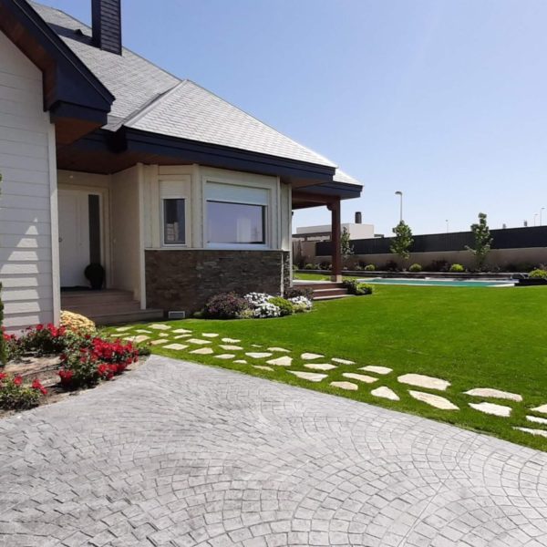 Jardines | Ajardinar | Poda | Jardineria | Diseño jardín | Desbrozar | Sistema Riego | Césped | Césped artificial | Mantenimiento jardín | Tala | Construcción jardines | Palmeras | Setos | Jardín ecológico | Jardín sostenible | Jardín vertical | Toledo | Madrid | Ciudad Real