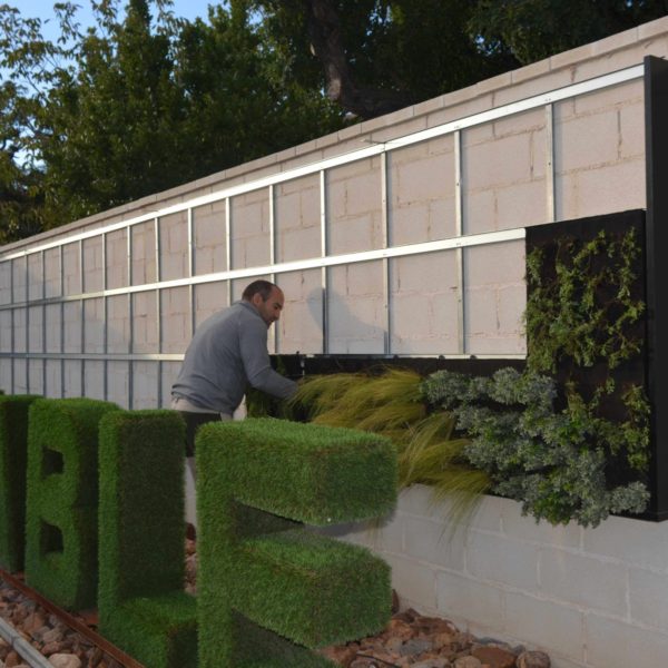 Jardines | Ajardinar | Poda | Jardineria | Diseño jardín | Desbrozar | Sistema Riego | Césped | Césped artificial | Mantenimiento jardín | Tala | Construcción jardines | Palmeras | Setos | Jardín ecológico | Jardín sostenible | Jardín vertical | Toledo | Madrid | Ciudad Real