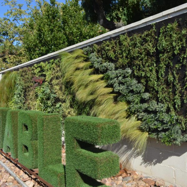 Jardines | Ajardinar | Poda | Jardineria | Diseño jardín | Desbrozar | Sistema Riego | Césped | Césped artificial | Mantenimiento jardín | Tala | Construcción jardines | Palmeras | Setos | Jardín ecológico | Jardín sostenible | Jardín vertical | Toledo | Madrid | Ciudad Real