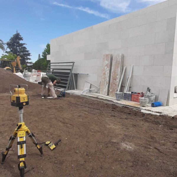 jardin-moraleja-3 Jardines | Ajardinar | Poda | Jardineria | Diseño jardín | Desbrozar | Sistema Riego | Césped | Césped artificial | Mantenimiento jardín | Tala | Construcción jardines | Palmeras | Setos | Jardín ecológico | Jardín sostenible | Jardín vertical | Toledo | Madrid | Ciudad Real