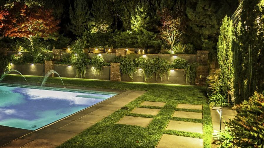 iluminar jardin | Jardines | Ajardinar | Poda | Jardineria | Diseño jardín | Desbrozar | Sistema Riego | Césped | Césped artificial | Mantenimiento jardín | Tala | Construcción jardines | Palmeras | Setos | Jardín ecológico | Jardín sostenible | Jardín vertical | Toledo | Madrid | Ciudad Real