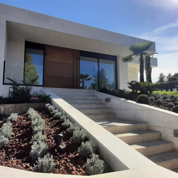 Moraleja jardinable_3 Jardin La Moraleja | Ajardinar | Poda | Jardineria | Diseño jardín | Desbrozar | Sistema Riego | Césped | Césped artificial | Mantenimiento jardín | Tala | Construcción jardines | Palmeras | Setos | Jardín ecológico | Jardín sostenible | Jardín vertical | Toledo | Madrid | Ciudad Real