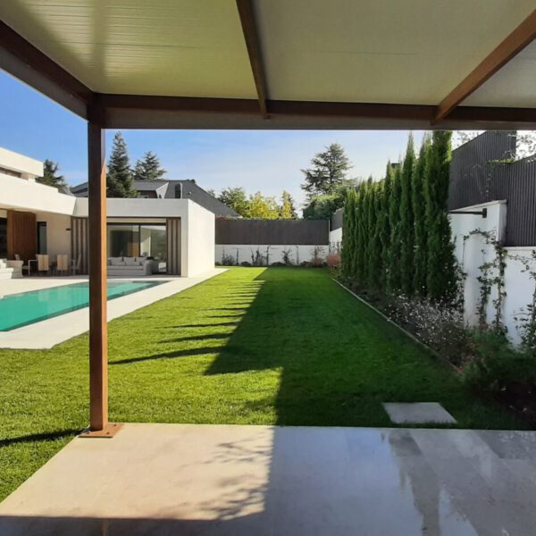 Moraleja jardinable_4 Jardin La Moraleja | Ajardinar | Poda | Jardineria | Diseño jardín | Desbrozar | Sistema Riego | Césped | Césped artificial | Mantenimiento jardín | Tala | Construcción jardines | Palmeras | Setos | Jardín ecológico | Jardín sostenible | Jardín vertical | Toledo | Madrid | Ciudad Real