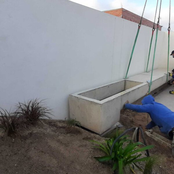 Banco de hormigon | Torrijos | Toledo | Ajardinar | Poda | Jardineria | Diseño jardín | Desbrozar | Sistema Riego | Césped | Césped artificial | Mantenimiento jardín | Tala | Construcción jardines | Palmeras | Setos | Jardín ecológico | Jardín sostenible | Jardín vertical | Madrid | Ciudad Real